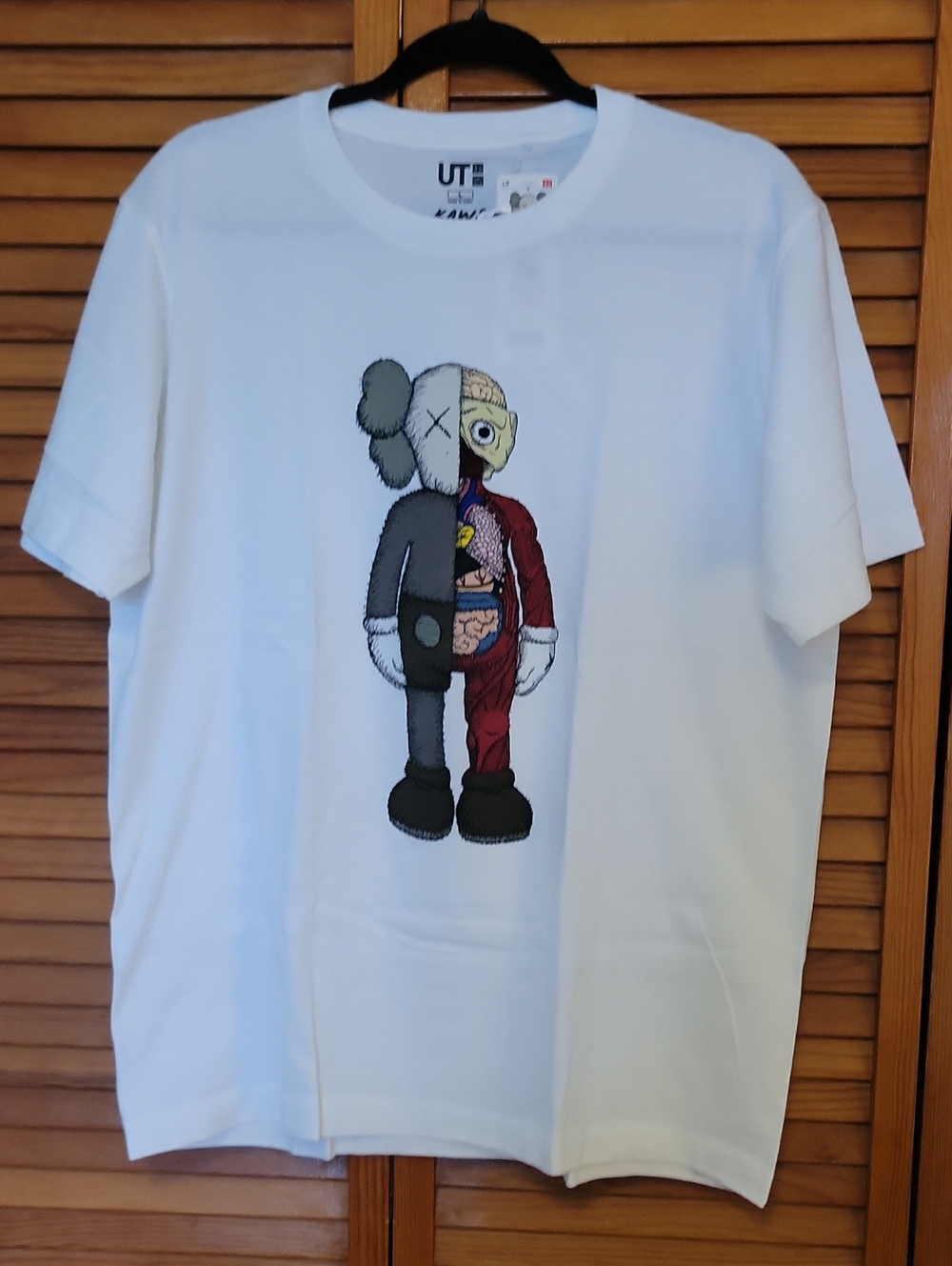 UNIQLO KAWS TSHIRT ADULT SIZE L NWT